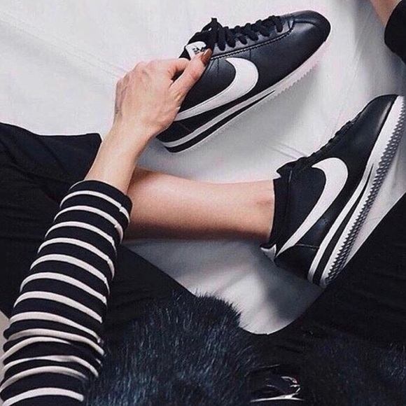 Nike Shoes - NWT Nike Cortez Leather Classic